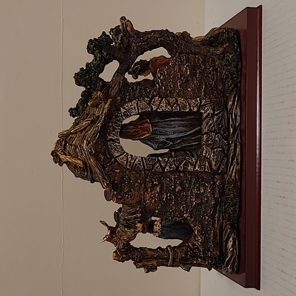 Nativity from the Goldenvale Collection - Picture 5 of 17